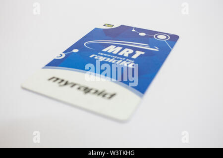 Tocco BLU n Go (Touch and Go) card, senza contanti carta di toccare il sistema di pagamento, per auto automatico di ingresso e di uscita presso il centro commerciale isolato in backg bianco Foto Stock