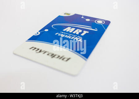 Tocco BLU n Go (Touch and Go) card, senza contanti carta di toccare il sistema di pagamento, per auto automatico di ingresso e di uscita presso il centro commerciale isolato in backg bianco Foto Stock