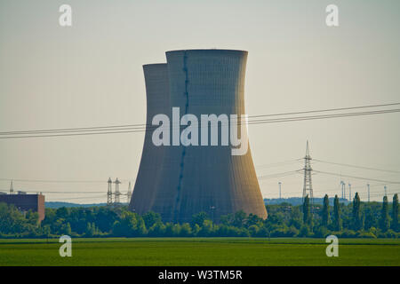 Close-up in disuso della centrale nucleare di Grafenrheinfeld in Baviera, Germania Foto Stock