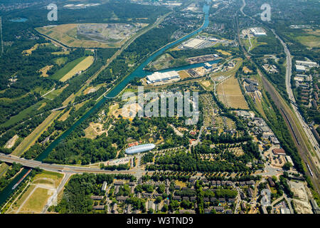 , Vista aerea dello Zoo di Gelsenkirchen esperienza ZOOM mondo con l'Africa, Asia e aree di Alaska, parchi giochi, gite in barca e ristoranti in Gelsenkirc Foto Stock