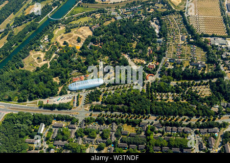 , Vista aerea dello Zoo di Gelsenkirchen esperienza ZOOM mondo con l'Africa, Asia e aree di Alaska, parchi giochi, gite in barca e ristoranti in Gelsenkirc Foto Stock