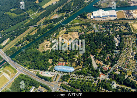 , Vista aerea dello Zoo di Gelsenkirchen esperienza ZOOM mondo con l'Africa, Asia e aree di Alaska, parchi giochi, gite in barca e ristoranti in Gelsenkirc Foto Stock