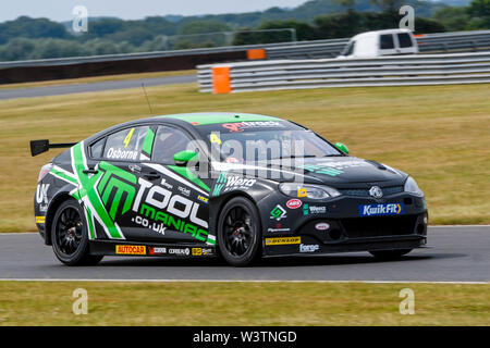 Snetterton, UK. 17 Luglio, 2019. Kwik montare British Touring Car Championship estivo di test a Snetterton il 17 agosto 2019 precedendo la serie 'triple-header gara evento su 3/4 agosto. Nella foto è Sam Osborne guida del Excelr8 della MG Motorsport6 Credito: Mark Bullimore/Alamy Live News Foto Stock