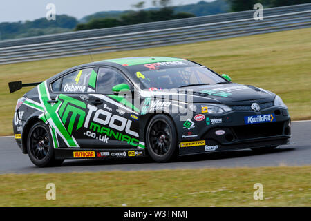 Snetterton, UK. 17 Luglio, 2019. Kwik montare British Touring Car Championship estivo di test a Snetterton il 17 agosto 2019 precedendo la serie 'triple-header gara evento su 3/4 agosto. Nella foto è Sam Osborne guida del Excelr8 della MG Motorsport6 Credito: Mark Bullimore/Alamy Live News Foto Stock