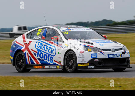 Snetterton, UK. 17 Luglio, 2019. Kwik montare British Touring Car Championship estivo di test a Snetterton il 17 agosto 2019 precedendo la serie 'triple-header gara evento su 3/4 agosto. Nella foto è Rob Smith alla guida della Excelr8 della MG Motorsport6 Credito: Mark Bullimore/Alamy Live News Foto Stock