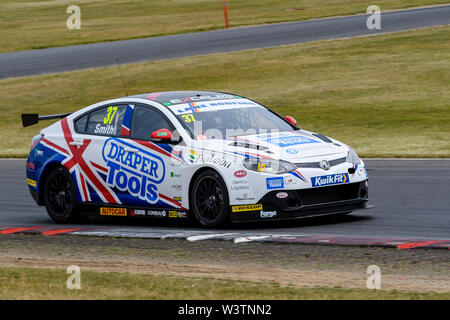 Snetterton, UK. 17 Luglio, 2019. Kwik montare British Touring Car Championship estivo di test a Snetterton il 17 agosto 2019 precedendo la serie 'triple-header gara evento su 3/4 agosto. Nella foto è Rob Smith alla guida della Excelr8 della MG Motorsport6 Credito: Mark Bullimore/Alamy Live News Foto Stock