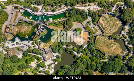 Vista aerea del giardino zoologico di Gelsenkirchen esperienza ZOOM mondo con l'Africa, Asia e aree di Alaska, parchi giochi, gite in barca e ristoranti a Gelsenkirche Foto Stock