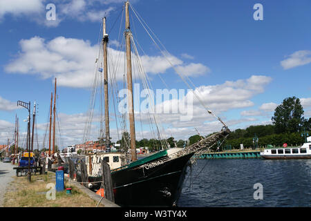 Ausgemusterte Segelschiffe im Museumshafen am Ryck, Hansestadt Greifswald, Meclenburgo-Pomerania Occidentale, Germania Foto Stock