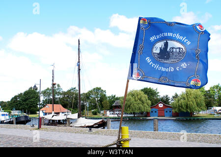 Ausgemusterte Segelschiffe im Museumshafen am Ryck, Hansestadt Greifswald, Meclenburgo-Pomerania Occidentale, Germania Foto Stock