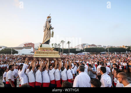 16 luglio 2019 - 18 luglio 2019 (Malaga) la celebrazione della Giornata del Carmen con la processione della Virgen del Carmen, il santo patrono del mare, i marinai e i pescatori in prossimità del palo, Malaga. Credito: Lorenzo Carnero/ZUMA filo/Alamy Live News Foto Stock