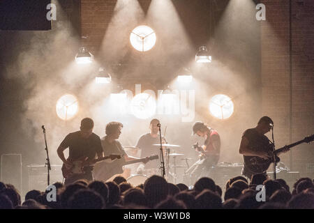Londra, Regno Unito. Mercoledì 17 Luglio, 2019. Rolling blackout febbre costiere in esecuzione al Village underground di Londra. Foto: Roger Garfield/Alamy Live News Foto Stock
