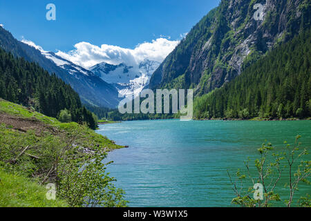 Idilliaco lago di montagna paesaggio, Austria, Alpi della Zillertal Natura Park Foto Stock