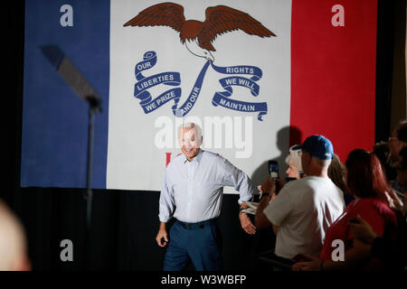 07172019 - Council Bluffs, Iowa, USA: ex vicepresidente degli Stati Uniti Joe Biden campagne per la nomination democratica per il 2020 Stati Uniti elezioni presidenziali al carro di Erba Eventi Centro, Mercoledì, Luglio 17, 2019 in Council Bluffs, Iowa. Foto Stock