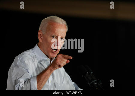 07172019 - Council Bluffs, Iowa, USA: ex vicepresidente degli Stati Uniti Joe Biden campagne per la nomination democratica per il 2020 Stati Uniti elezioni presidenziali al carro di Erba Eventi Centro, Wedesday, luglio 17, 2019 in Council Bluffs, Iowa. Foto Stock