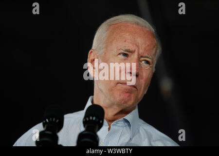 07172019 - Council Bluffs, Iowa, USA: ex vicepresidente degli Stati Uniti Joe Biden campagne per la nomination democratica per il 2020 Stati Uniti elezioni presidenziali al carro di Erba Eventi Centro, Mercoledì, Luglio 17, 2019 in Council Bluffs, Iowa. Foto Stock