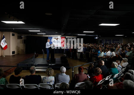 07172019 - Council Bluffs, Iowa, USA: ex vicepresidente degli Stati Uniti Joe Biden campagne per la nomination democratica per il 2020 Stati Uniti elezioni presidenziali al carro di Erba Eventi Centro, Mercoledì, Luglio 17, 2019 in Council Bluffs, Iowa. Foto Stock