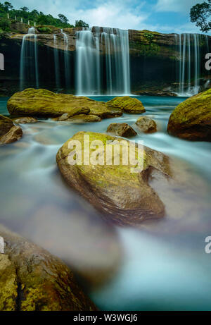 Krang Suri cascata vicino Jaintia Hills,Meghalaya,l'India Foto Stock