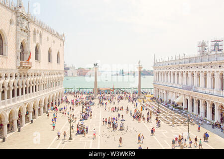 Si affaccia su Piazza San Marco a Venezia, Italia Foto Stock