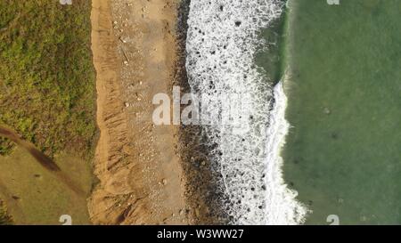 Oceano atlantico onde sulla spiaggia a Montauk Point Luce, Faro, Long Island, New York, la contea di Suffolk Foto Stock
