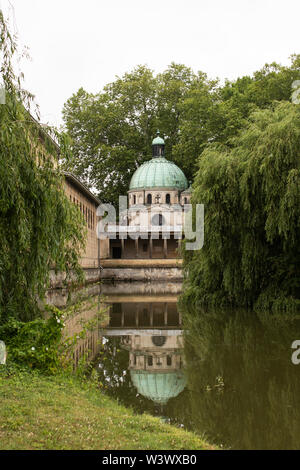 La Chiesa della Pace (Friedenskirche) ai margini del palazzo terreni nel Parco Sanssouci a Potsdam, Germania. Foto Stock