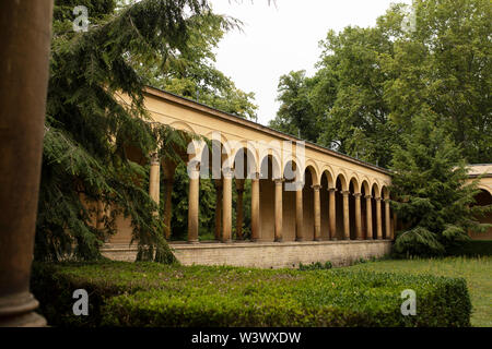 La Chiesa della Pace (Friedenskirche) ai margini del palazzo terreni nel Parco Sanssouci a Potsdam, Germania. Foto Stock