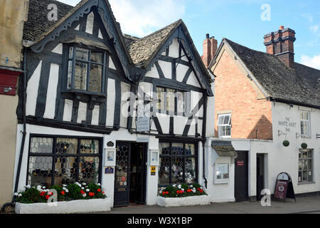 Il Wesley ristorante, e il White Hart Inn, Winchcombe, Gloucestershire, England, Regno Unito Foto Stock