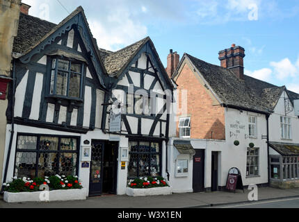 Il Wesley ristorante, e il White Hart Inn, Winchcombe, Gloucestershire, England, Regno Unito Foto Stock