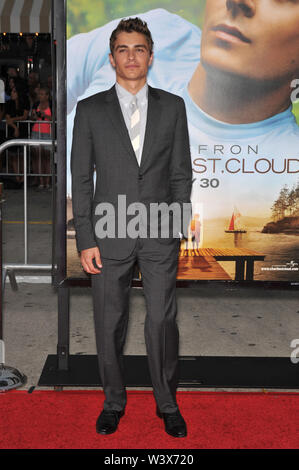 LOS ANGELES, CA. Luglio 20, 2010: Dave Franco, il fratello più giovane di attore James Franco, alla prima mondiale di "Charlie St. Cloud' al Mann Village Theatre, Westwood. © 2010 Paul Smith / Featureflash Foto Stock