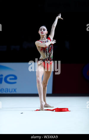 Daria Trubnikova dalla Russia esegue la sua routine di nastro durante il 2019 Grand Prix de Thiais Foto Stock