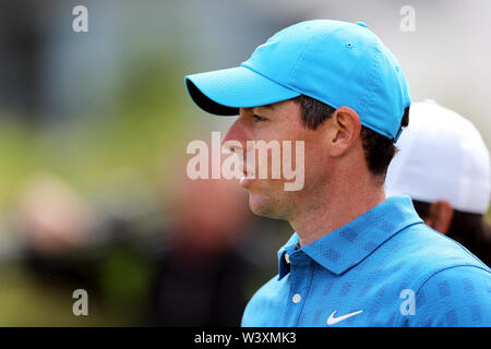 In Irlanda del Nord la Rory McIlroy sulla quinta verde durante il giorno uno del Campionato Open 2019 presso il Royal Portrush Golf Club. Foto Stock