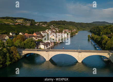 Eglisau - Splendid Swiss Swiss historicl cittadina sulle rive del Reno Foto Stock