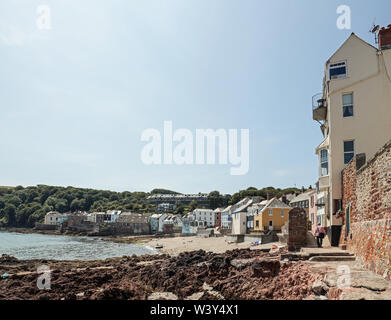 Kingsand e Cawsand visto dalla spiaggia di Kingsand Foto Stock