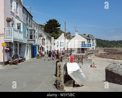 Kingsand e Cawsand come visto dal percorso quando si avvicina da Mount Edgcumbe Park Foto Stock