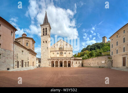 Spoleto, Italia. Piazza del Duomo e il Duomo di Spoleto Foto Stock