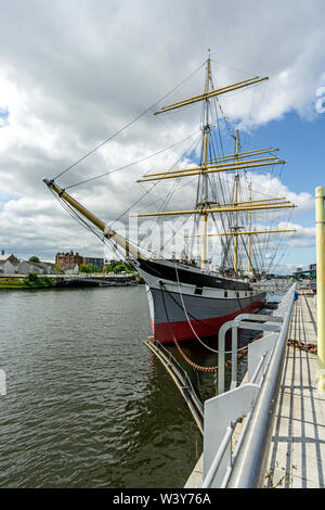 La Tall Ship Glenlee ormeggiato al Riverside Transport Museum a Pointhuse Partick su strada dal Fiume Clyde in Glasgow Scotland Regno Unito Foto Stock