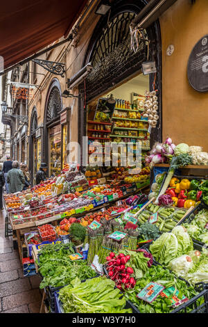 Fruttivendolo, Bologna, Emilia Romagna, Italia Foto Stock