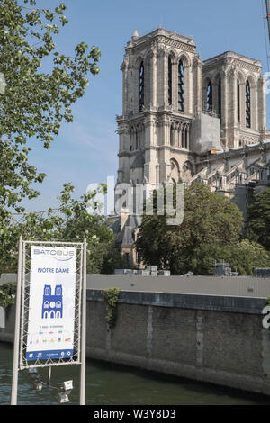 La CATTEDRALE DI NOTRE-DAME ,TRE MESI DOPO IL FUOCO Foto Stock