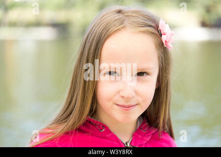 Bella ragazza nel parco Foto Stock