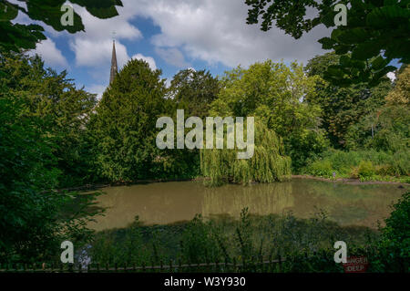 L antico stagno sul Parco Stanmer vicino a Brighton, East Sussex, Regno Unito Foto Stock