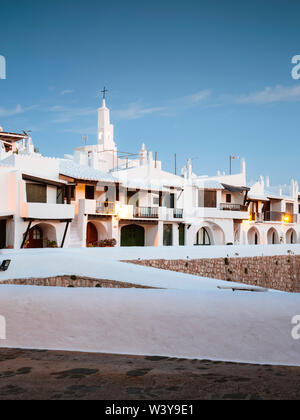 Città vecchia al crepuscolo, Binibequer Vell, Menorca, isole Baleari, Spagna Foto Stock