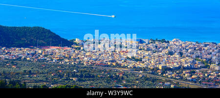 La città di Volos e antenna del golfo banner vista dal monte Pelion, Grecia Foto Stock