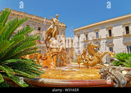 Fontana di Diana a SIRACUSA Città Vecchia, Sicilia, Italia. Foto Stock
