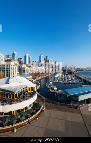 Waterfront and downtown from Pier 66, Seattle, Washington, USA Foto Stock
