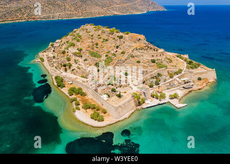 Antenna fuco vista dell'antica fortezza e lebbrosario isola di Spingalonga sull'isola greca di Creta Foto Stock