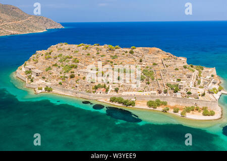 Antenna fuco vista dell'antica fortezza e lebbrosario isola di Spingalonga sull'isola greca di Creta Foto Stock