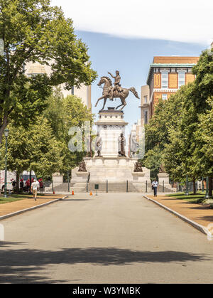 Il Monumento a Washington, Richmond, VA - circa 2019. Il Monumento di Washington è una statua equestre in piazza del Campidoglio, a Richmond, Virginia Foto Stock