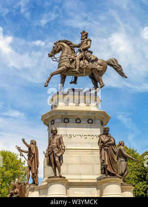 Il Monumento a Washington, Richmond, VA - circa 2019. Il Monumento di Washington è una statua equestre in piazza del Campidoglio, a Richmond, Virginia Foto Stock