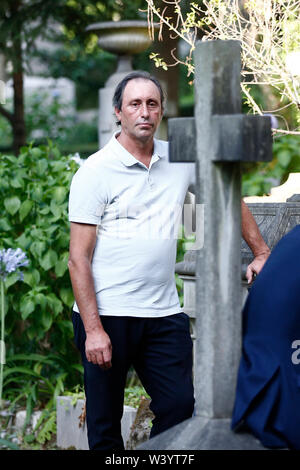 Foto Cecilia Fabiano - LaPresse18-07-2019 Roma( Italia) Cronaca: ultimo saluto al maestro Andrea Camilleri al Cimitero Acattolico di Roma Nella foto: Tullio Sorrentino Foto Cecilia Fabiano - LaPresse luglio,18, 2019 Roma ( Italia ) News: ultimo addio di Andrea Camilleri al non-cimitero cattolico di Roma nel pic: Tullio Sorrentino Foto Stock