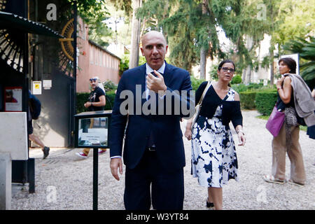 Foto Cecilia Fabiano - LaPresse18-07-2019 Roma( Italia) Cronaca: ultimo saluto al maestro Andrea Camilleri al Cimitero Acattolico di Roma Nella foto: fabrizio Salini Foto Cecilia Fabiano - LaPresse luglio,18, 2019 Roma ( Italia ) News: ultimo addio di Andrea Camilleri al non-cimitero cattolico di Roma nel pic: fabrizio salini Foto Stock