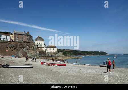 Kingsand e Cawsand come visto dal percorso quando si avvicina da Mount Edgcumbe Park Foto Stock